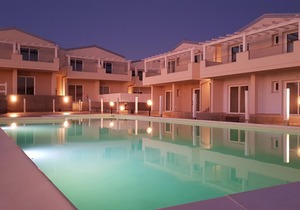 Brand new two-story apartment in residence with pool, equipped with washing machine