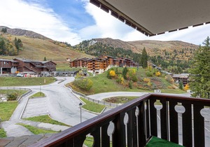 Bright 1BR Apt for 5, Ski-In/Ski-Out Access, Balcony, Near Shops & Lift