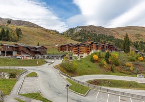 Bright 1BR Apt for 5, Ski-In/Ski-Out Access, Balcony, Near Shops & Lift