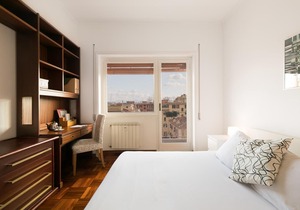Bright 2 Bedroom Apartment in San Giovanni