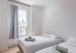 Bright, 4 Bedroom Apt. - Little Portugal