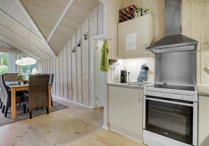 Bright and beautiful vacation home, allergy friendly furnished with space for the large family.