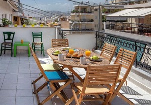 Bright and Sunny Penthouse in Petralona Area by GHH