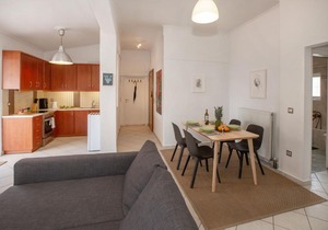 Bright and Sunny Penthouse in Petralona Area by GHH