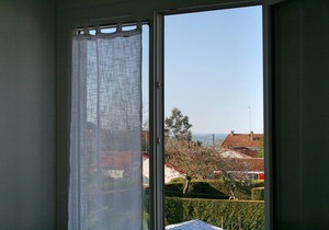 Bright apartment with private garden, 100 m from the sea