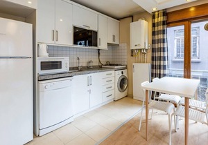 Bright Apartment near Trendy Attractions in Moda