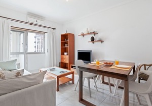 Bright & Cosy apartment for 4 in Almada