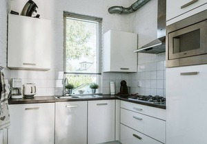 Bright modern furnished holiday home with lots of privacy
