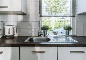 Bright modern furnished holiday home with lots of privacy