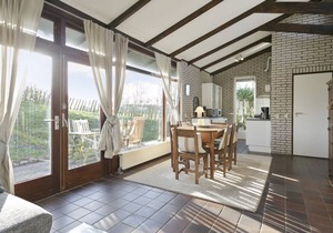 Bright rustic furnished holiday home with natural garden