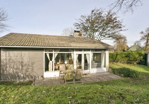 Bright rustic furnished holiday home with natural garden