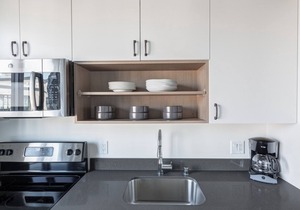 Bright South Lake Union Studio w/Gym, W/D, walk to bars, by Blueground