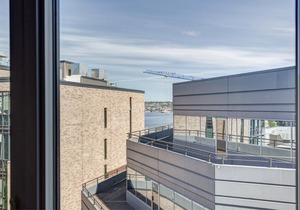 Bright South Lake Union Studio w/Gym, W/D, walk to bars, by Blueground