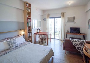 Bright studio w/ balcony @ East Bay Residences