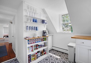 Bright Top Floor 2BR/1BA Condo Steps from Commercial Street - Sleeps 4