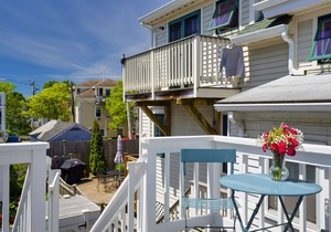 Bright Top Floor 2BR/1BA Condo Steps from Commercial Street - Sleeps 4