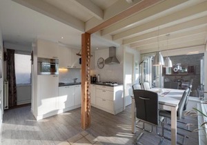 Bungalow in Sint Maartenszee near Beach