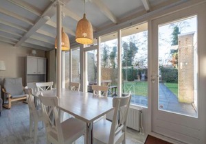 Bungalow in Sint Maartenszee near Beach