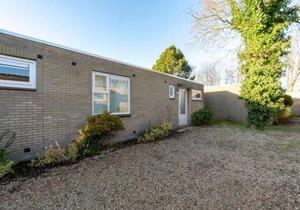 Bungalow in Sint Maartenszee near Beach