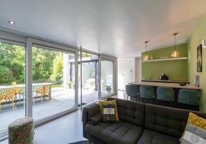 Bungalow in Sint Maartenszee near the beach