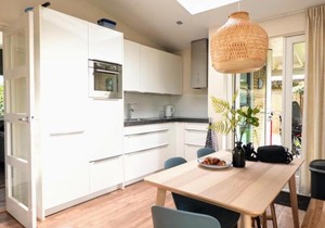 Bungalow in Sint Maartenszee near Beach
