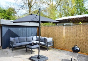 Bungalow in Sint Maartenszee near Beach