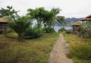 Bungalow with Garden View