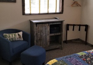 Cabin with Kitchenette sleeps up to 4. 22 miles from ski resorts.