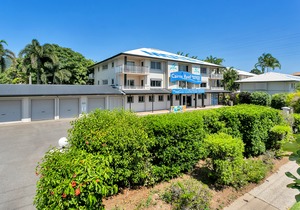 Cairns Reef Apartments and Motel