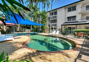 Cairns Reef Apartments & Motel