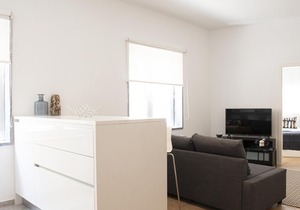 Campo de Ourique Modern Bright Apt with AC