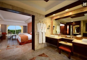 Caribbean beach resort condo with the Endless Luxury All Inclusive Plan.