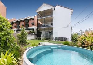 Carrington Manor Apartments - Oversized apartment/5 bedrooms/ sleeps 9