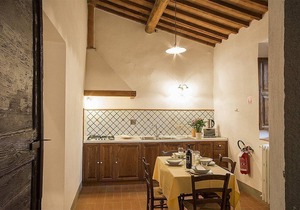 Casa Bonannia L: A cheerful one-story apartment in the characteristic style of the Tuscan countryside.