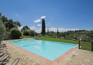Casa Bonannia P: A bright two-story apartment in the characteristic style of the Tuscan countryside.