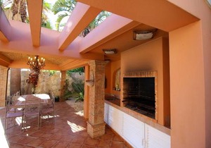 Casa Bruella - Walk to beach Pool WiFi and BBQ