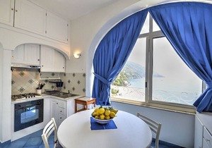 Casa Luisa: A charming ancient house overlooking the sea and the main beach of Positano, with Free WI-FI.