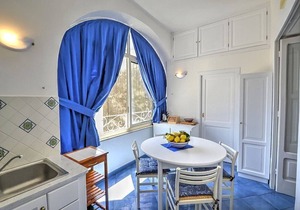 Casa Luisa: A charming ancient house overlooking the sea and the main beach of Positano, with Free WI-FI.