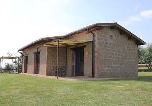 Casa Norberto A, fully refundable with voucher*: A graceful apartment surrounded by meadows and by green hills.