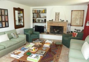 Casale Oliva in a landscape of oaks, olive e cherry trees