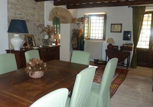 Casale Oliva in a landscape of oaks, olives and cherry trees
