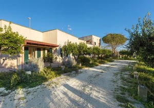 Casina Farnarari by BarbarHouse