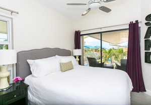 *🌴 Cayman Reef 57 COMPLETELY RENOVATED! 3 King Beds Granite Stainless Modern
