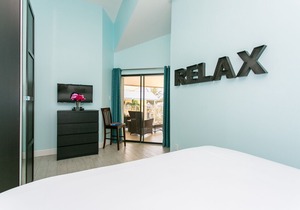 *🌴 Cayman Reef 57 COMPLETELY RENOVATED! 3 King Beds Granite Stainless Modern