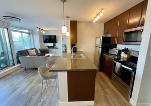 Central 3BR Suite w/Pond View & Luxe Amenities