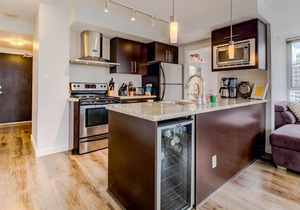 Central Downtown 2 bed/2 bath condo across Rogers Arena