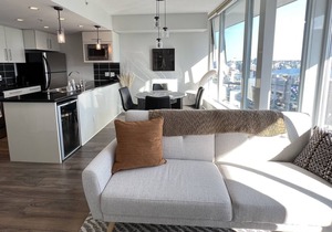 Central Downtown: Bright, Modern 1.5br Condo, Sleeps 5 + Pool/AC/Gym