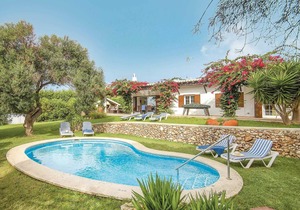Centrally located villa with private pool