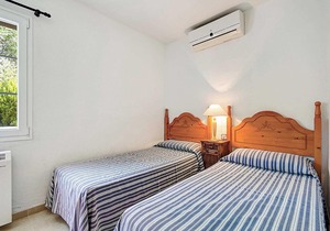 Centrally located villa with private pool