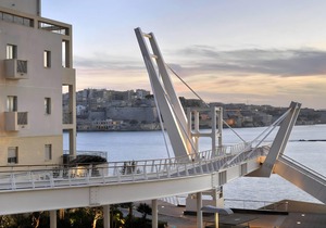 Centric and Modern Apartment close to Amenities